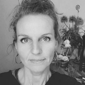 Ein Foto von Iris Fiedler. Sie ist bei der GfG Akademie Ausbilderin für Ausbilderin für GfG-Geburtsvorbereiterin®