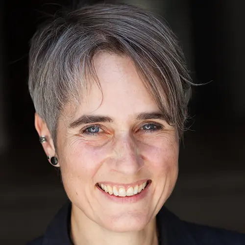 Ein Foto von Anja Sablonski-Sacher. Sie ist bei der GfG Akademie Ausbilderin für GfG-Familienbegleiterin®, GfG-Babymassage, Fabel®-Kursleitung, GfG-Rückbildung/Neufindung®