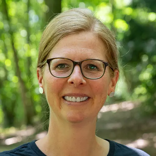 Ein Foto von Katharina Manderla. Sie ist bei der GfG Akademie Ausbilderin für GfG-Doula®